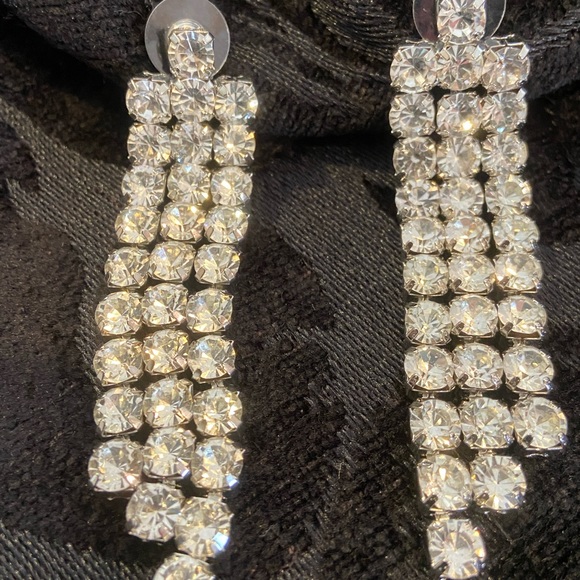 CRYSTAL CHANDELIER DROP EARRINGS - Picture 1 of 9